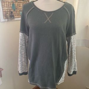 Vanilla Bay Green Sweater Top. Size Medium